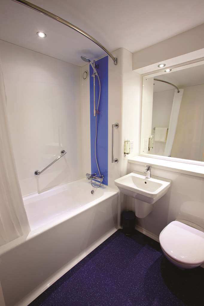 Travelodge Walton On Thames חדר תמונה